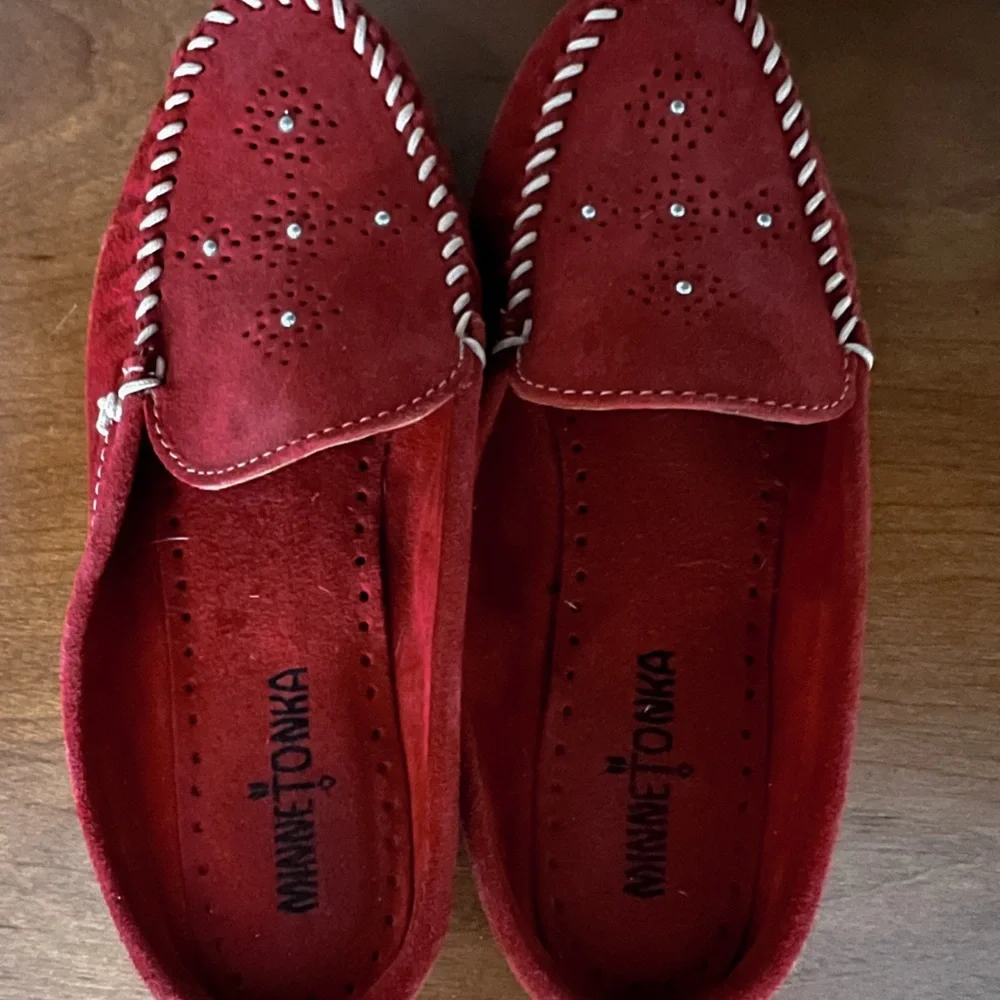 Minnetonka Red Moccasin Slides - Picture 2 of 4